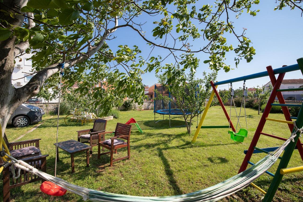 Modern Stone House With Flowers & Playground Medulin Extérieur photo